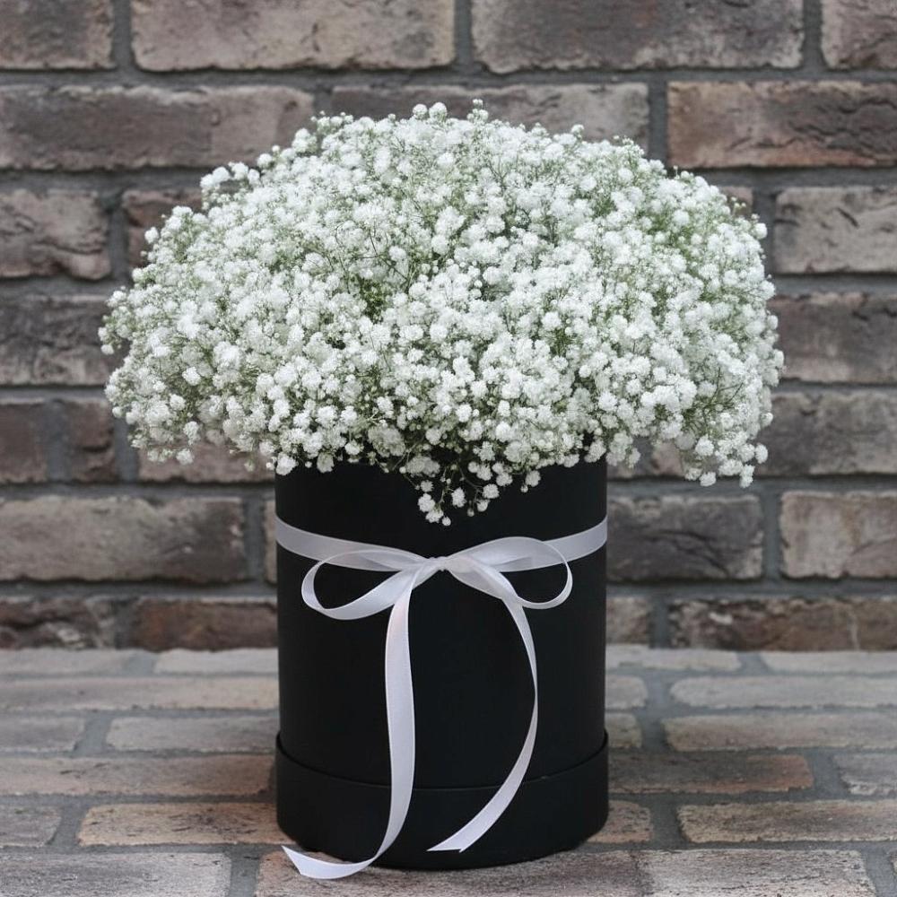 Цветочная композиция из Гипсофила в шляпной коробке в Татарино