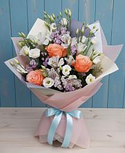 Букет цветов из:  Лизиантусы, Розы, Альстромерии и Гипсофила в Татарино