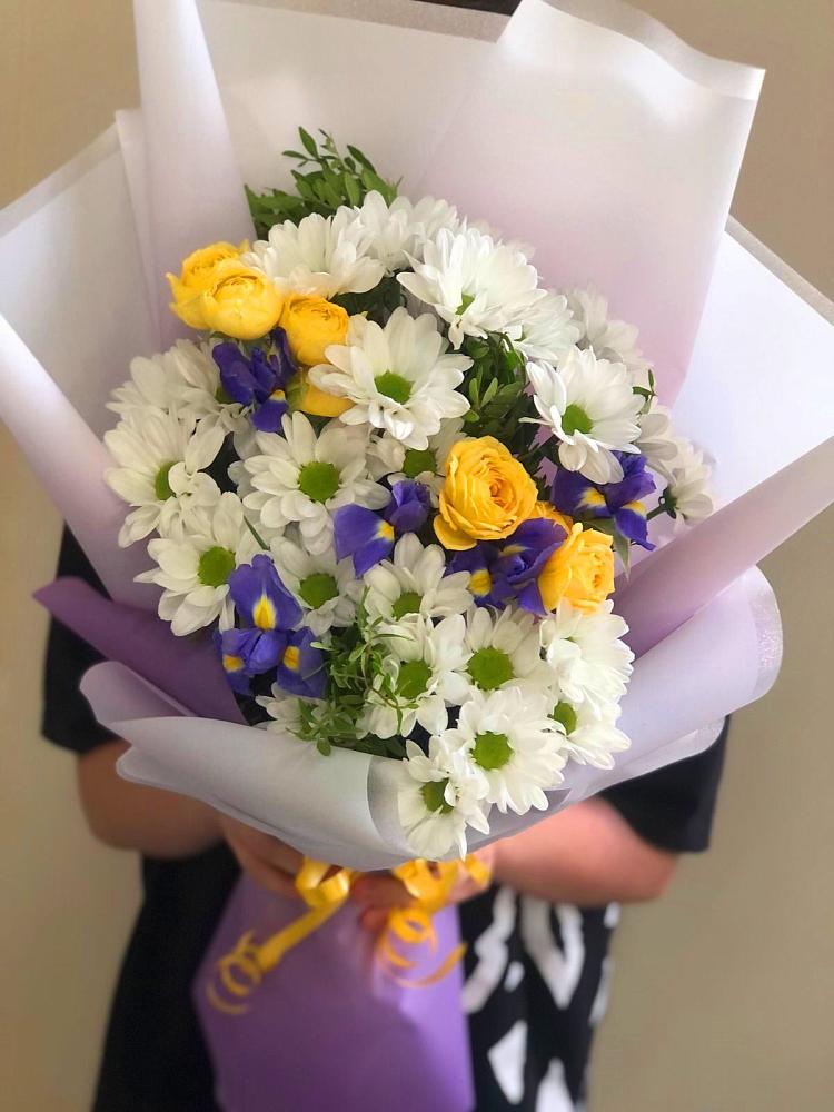 Букет цветов из: Ирисы, Хризантемы и Розы в Татарино
