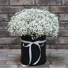 Цветочная композиция из Гипсофила в шляпной коробке в Татарино