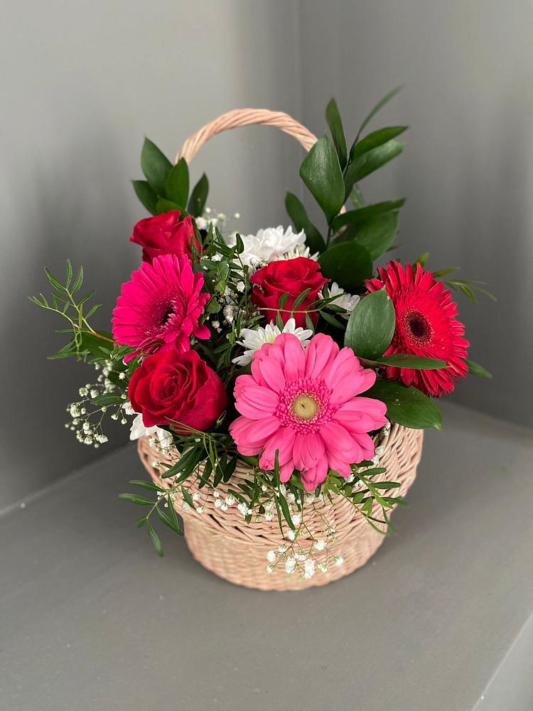 Цветочная композиция из Розы, Хризантемы и Герберы в корзине в Татарино